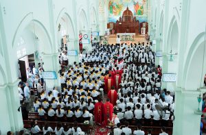 339 em lãnh nhận Bí tích Thêm sức tại giáo xứ Vỉ Nhuế